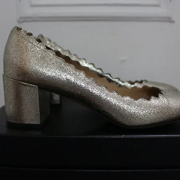 Chloe Lauren Scalloped pump in metallic gold - Picture 3 of 7